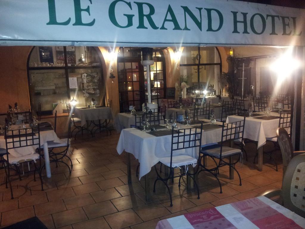 Le Grand Hotel Aups Exterior photo